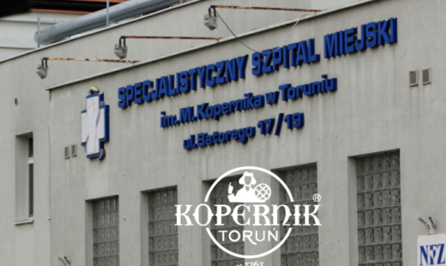 Zdjęcie przedstawia Szpital Miejski w Toruniu wraz z logotypem Kopernik Toruń